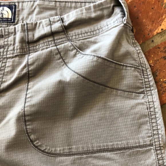 The North Face hiking Shorts sz10 - Picture 3 of 11